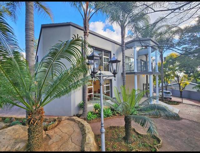 5 BEDROOM HOUSE FOR SALE IN WATERKLOOF RIDGE